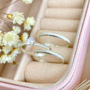 Par de Alianças 2,5mm em Prata 950 com Anel Solitário - Miami