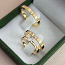 Par de Alianças 2,5mm Banhado a Ouro 18k com Anel Solitário - Lyric