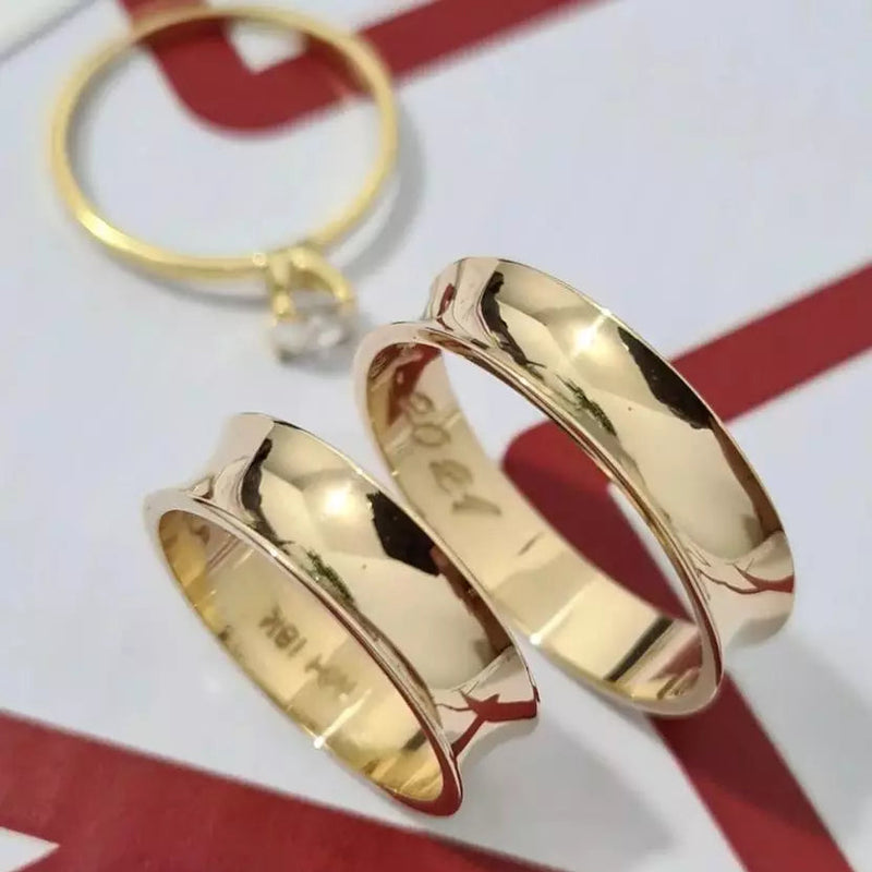 Par de Alianças 5mm Banhada a Ouro 18k com Anel Solitário - Orelia