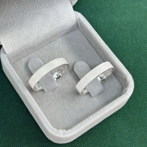 Par de Alianças 4mm em Prata 950 - Diamantadas