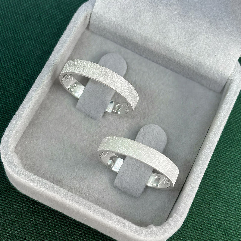 Par de Alianças 4mm em Prata 950 - Diamantadas