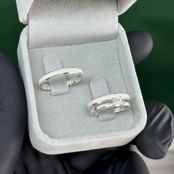 (Pronta Entrega) Par de Alianças 2,5mm em Prata 950 com Anel Solitário - Pristino