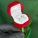 Par de Alianças 2,5mm com Anel Solitário Cravejado + Caixinha Especial de Rosa