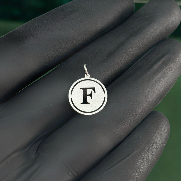 Medalha com Inicial Vazada Personalizável em Prata 925