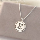 Medalha com Inicial Vazada Personalizável em Prata 925